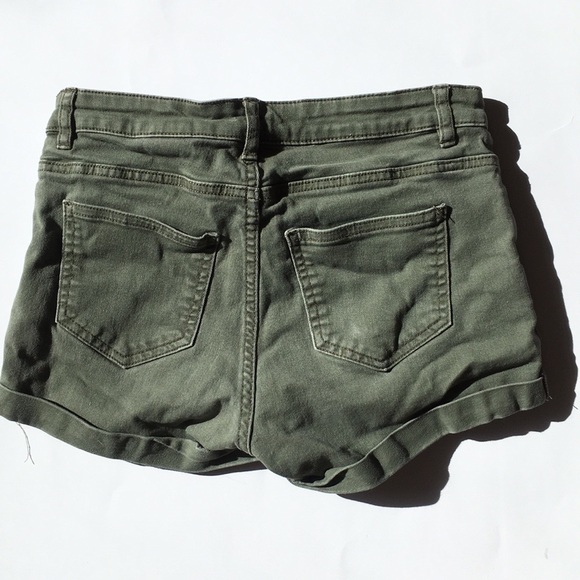 Green H&M Shorts - Picture 4 of 4